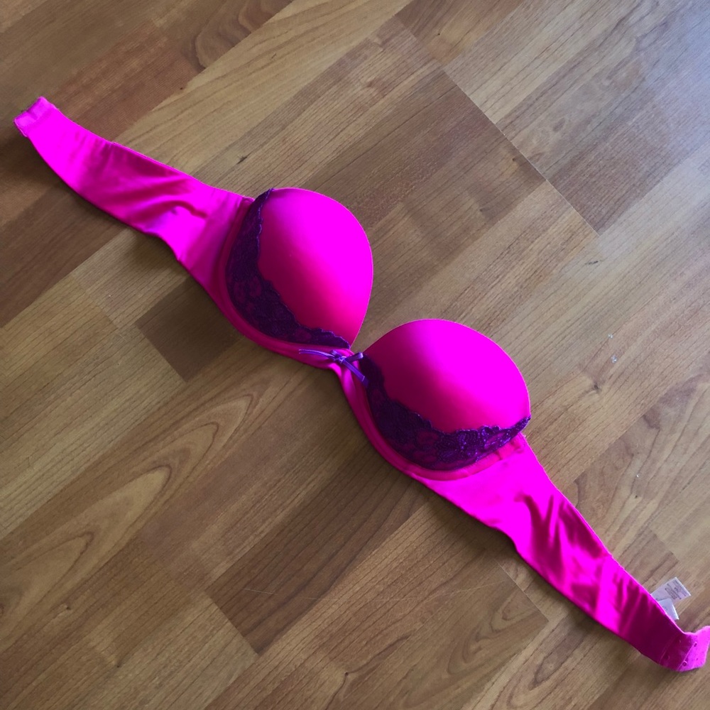 Victoria secret strapless bra. NO STRAPS